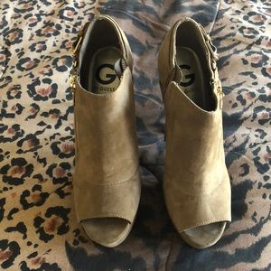 Elegant Tan heeled boots with gold zipper & buckle